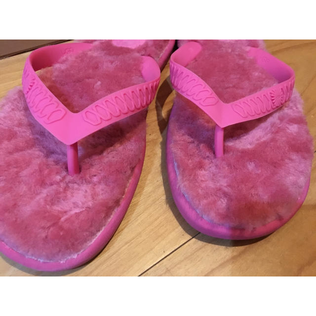 UGG(アグ)の【お値下げ】UGG ビーチサンダル サイズ8 アグ 25cm ピンク レディースの靴/シューズ(サンダル)の商品写真