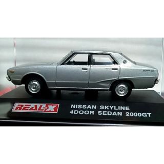 ニッサン(日産)の新品未使用 REAL-X 日産スカイライン 4ドアセダン 2000GT シルバー(ミニカー)