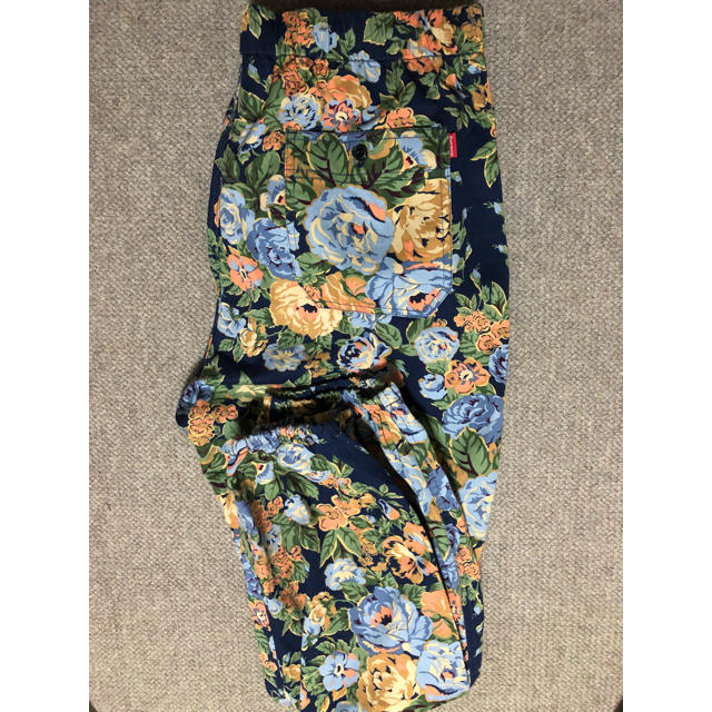 Supreme(シュプリーム)のSupreme flower pants メンズのパンツ(ワークパンツ/カーゴパンツ)の商品写真