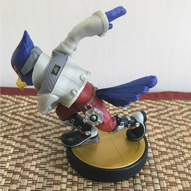 任天堂(ニンテンドウ)のファルコ amiibo アミーボ エンタメ/ホビーのフィギュア(ゲームキャラクター)の商品写真