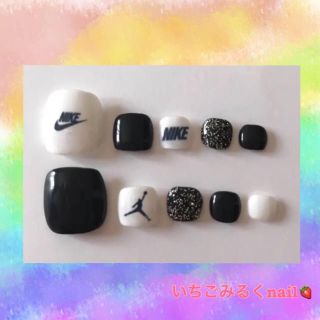 ネイルチップ フットネイル ハンドメイドのアクセサリー(ネイルチップ)の商品写真