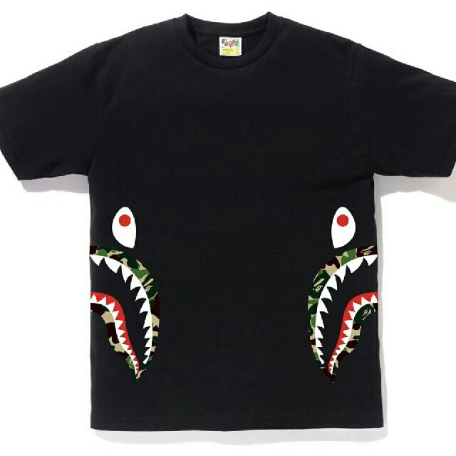 A BATHING APE(アベイシングエイプ)の送料込みsizeXL abathingape Side shark TEE メンズのトップス(Tシャツ/カットソー(半袖/袖なし))の商品写真