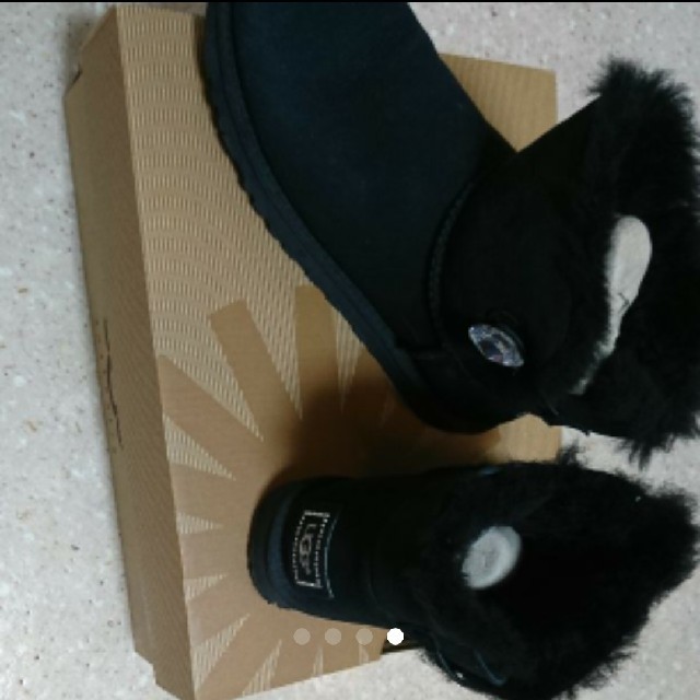 【美品】UGGスワロフスキー 23センチ