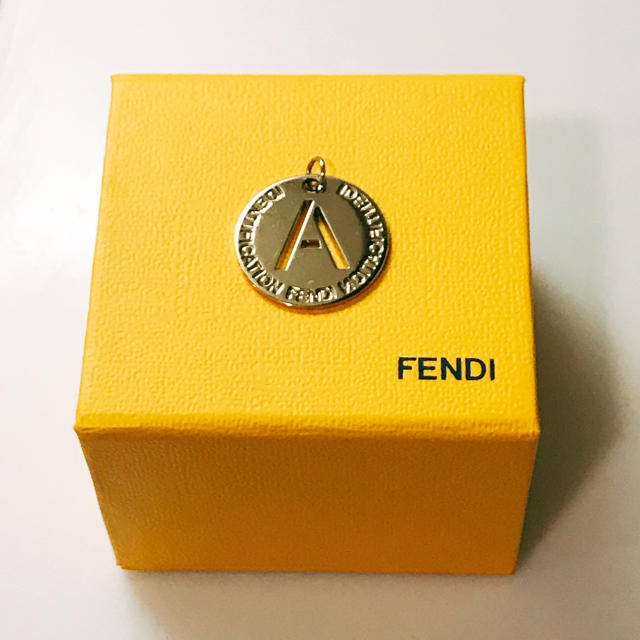 FENDI(フェンディ)の大人気完売!FENDIフェンディ★イニシャルチャーム ペンダントトップ Ａ レディースのアクセサリー(ネックレス)の商品写真