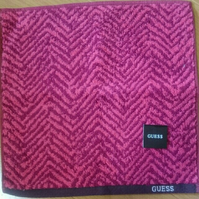 GUESS(ゲス)の未使用 ゲス ハンドタオル レディースのファッション小物(ハンカチ)の商品写真