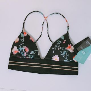 エイチアンドエム(H&M)のトライアングルビキニトップ♡36(水着)