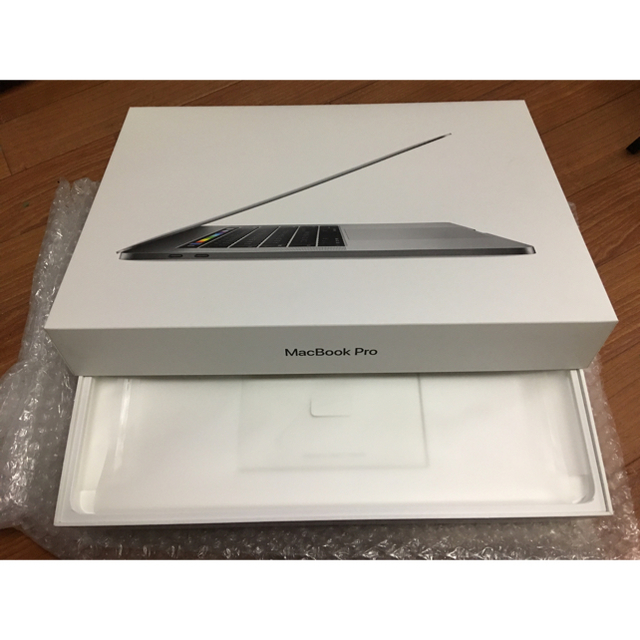 Apple(アップル)のMacBook Pro (Retina・15-inch・2017) スペグレ スマホ/家電/カメラのPC/タブレット(ノートPC)の商品写真