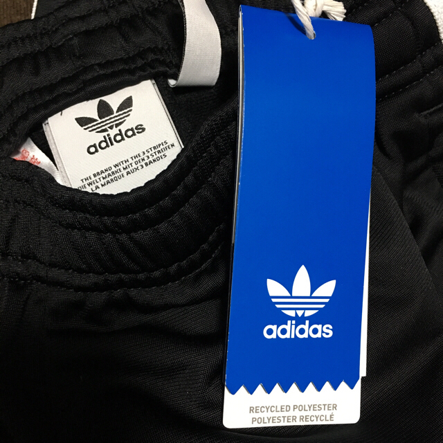 adidas(アディダス)の新品！タグ付き！adidas トラックパンツS メンズのトップス(ジャージ)の商品写真