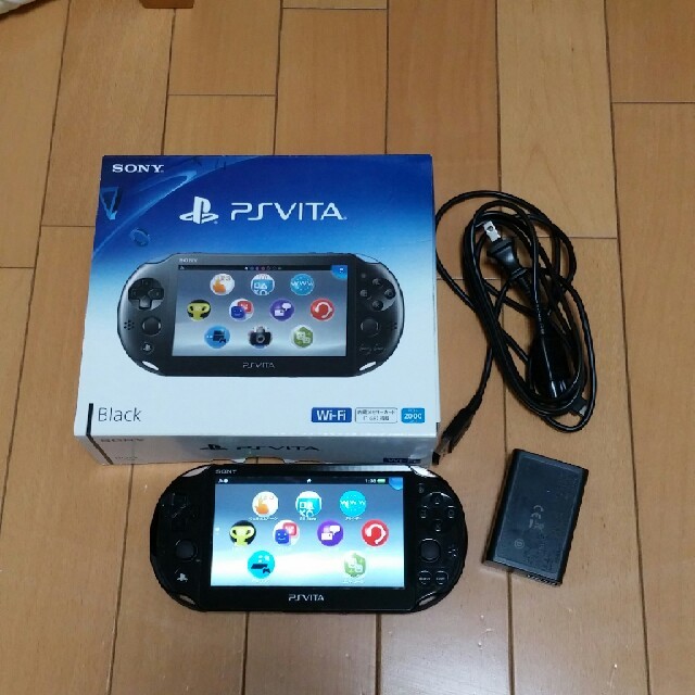 携帯用ゲーム機本体PS VITA PCH-2000  16Gメモリーカード付き　液晶にはキズなし