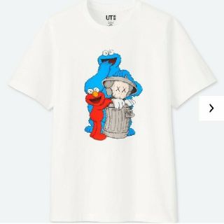 ユニクロ(UNIQLO)の最安★UNIQLO kaws セサミストリート コラボ tee★4XL(Tシャツ/カットソー(半袖/袖なし))