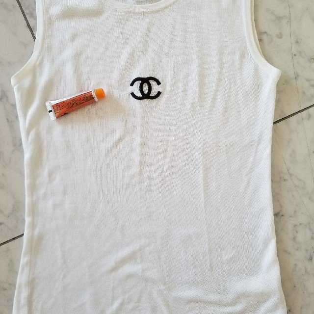 CHANEL(シャネル)のriko様専用シャネルタンクトップ36 レディースのトップス(Tシャツ(半袖/袖なし))の商品写真