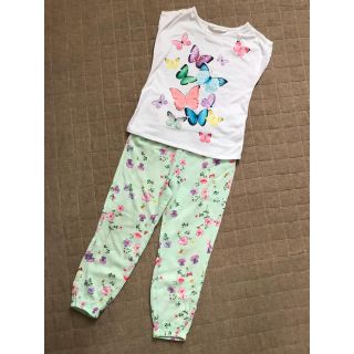 エイチアンドエム(H&M)の蝶々Tシャツ&花柄パンツセット(Tシャツ/カットソー)