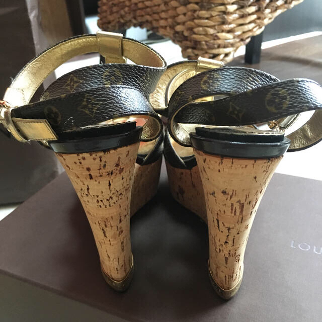 LOUIS VUITTON(ルイヴィトン)の超美品ルイヴィトンウェッジソールサンダル厚底 レディースの靴/シューズ(サンダル)の商品写真