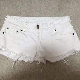 デュラス(DURAS)のDURAS ホワイトパンツ(ショートパンツ)