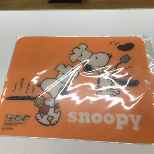 SNOOPY(スヌーピー)の★新品 未使用スヌーピー まな板シート‼️ インテリア/住まい/日用品のキッチン/食器(調理道具/製菓道具)の商品写真