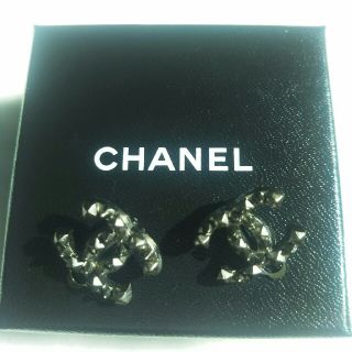 シャネル(CHANEL)のCHANELシャネル☆シルバー色イヤリング(イヤリング)