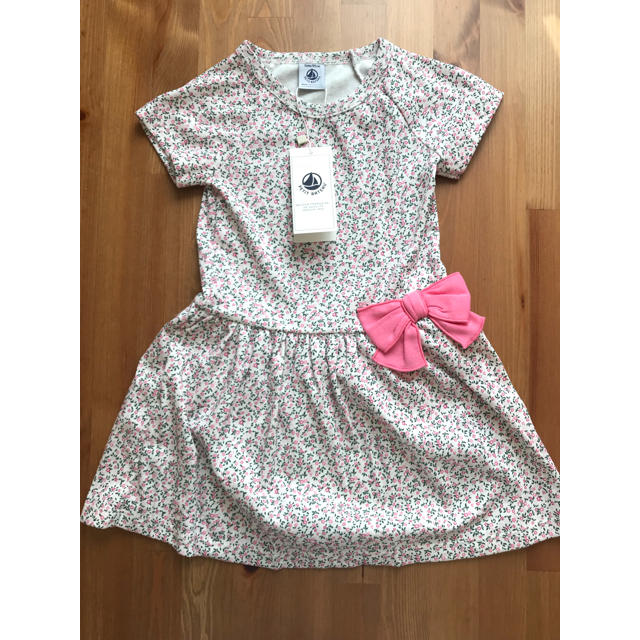 PETIT BATEAU(プチバトー)のゆいゆかママ☆様専用♡3ans プチバトー プリントフレンチスリーブワンピース キッズ/ベビー/マタニティのキッズ服女の子用(90cm~)(ワンピース)の商品写真