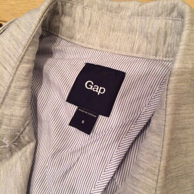 GAP(ギャップ)のGAP トレンチコート ライト グレー レディースのジャケット/アウター(トレンチコート)の商品写真