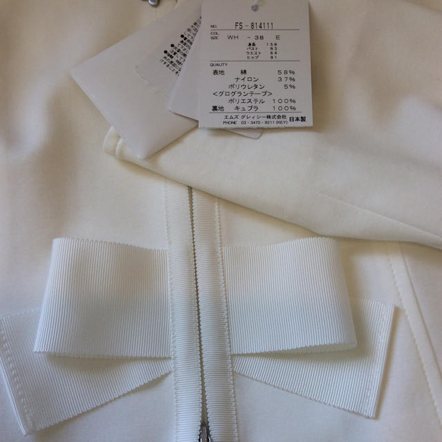 M'S GRACY(エムズグレイシー)の未使用❤️エムズグレイシー2018❤️ダブルジップの素敵なジャケット 38 白系 レディースのジャケット/アウター(ノーカラージャケット)の商品写真
