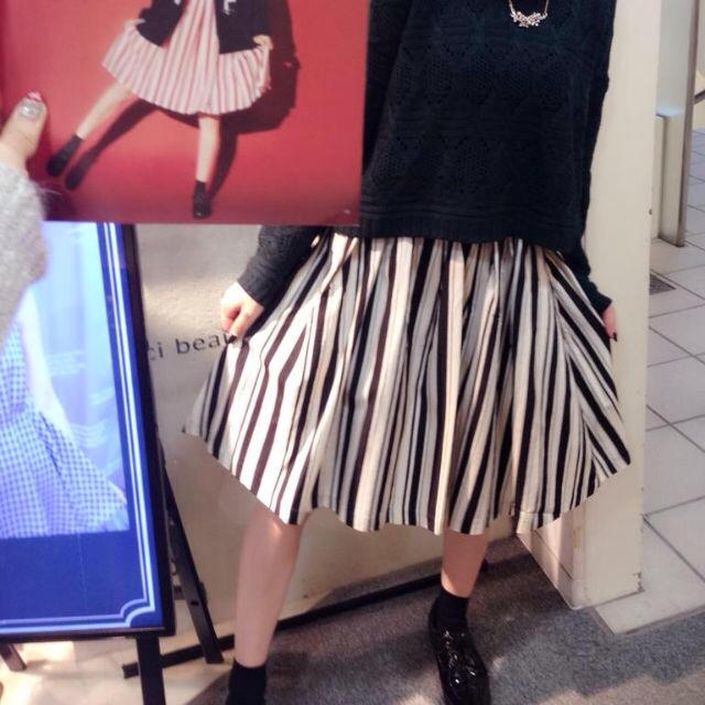 mysty woman(ミスティウーマン)のミディ丈ストライプスカート レディースのスカート(ロングスカート)の商品写真