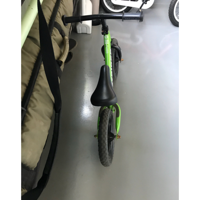 STRIDA(ストライダ)のストライダー 黄緑 中古 キッズ/ベビー/マタニティの外出/移動用品(自転車)の商品写真