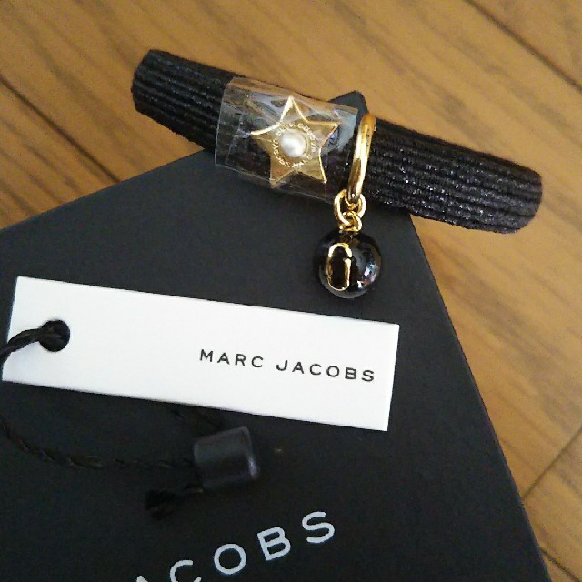 MARC JACOBS(マークジェイコブス)のMARCJACOBS ヘアゴム  レディースのヘアアクセサリー(ヘアゴム/シュシュ)の商品写真