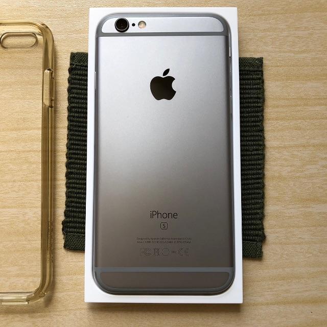 Apple(アップル)のiPhone6s 64GB 超美品 au SIMロック解除済 スペースグレー スマホ/家電/カメラのスマートフォン/携帯電話(スマートフォン本体)の商品写真