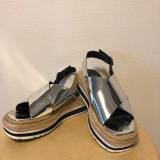 ザラ(ZARA)のシルバーサンダル 23.5センチ  (サンダル)