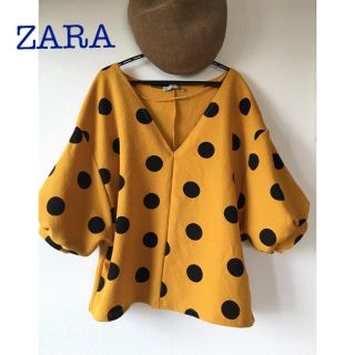 ザラ(ZARA)のZARA 黒ドットボリュームスリーブカットソー マスタードイエロー M(カットソー(半袖/袖なし))