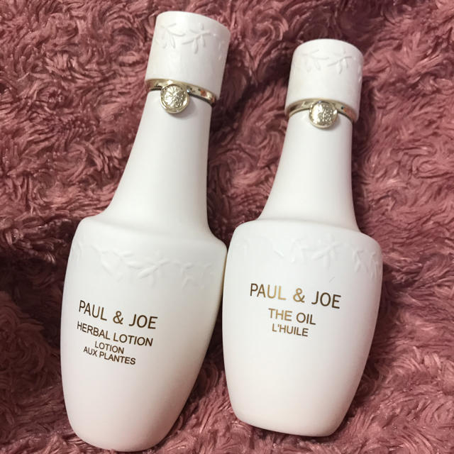 PAUL & JOE(ポールアンドジョー)のポール&ジョー ハーバルローション200ml&オイル150ml コスメ/美容のスキンケア/基礎化粧品(化粧水/ローション)の商品写真