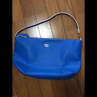 ゲス(GUESS)のguess 鮮やかブルーのショルダーバッグ 美品(ショルダーバッグ)