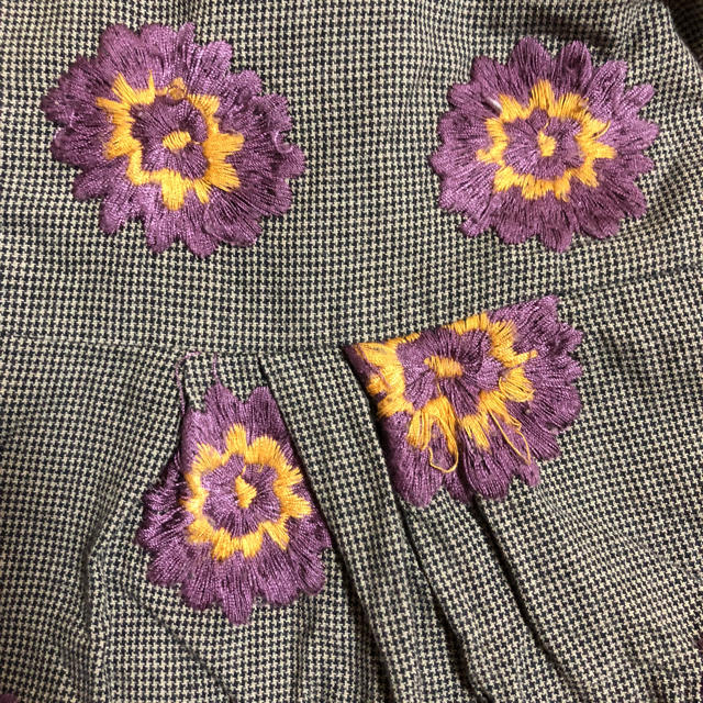 TOCCA(トッカ)のtocca トッカ　６　★スカート　紫花刺繍　大きめ　120くらい　 キッズ/ベビー/マタニティのキッズ服女の子用(90cm~)(スカート)の商品写真