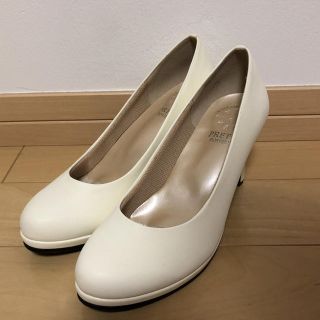 ホワイト パンプス  25cm 24.5cm(ハイヒール/パンプス)