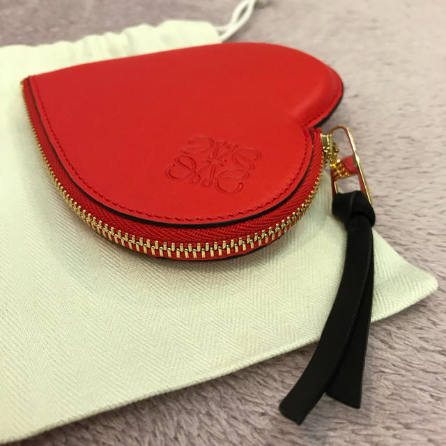 ちいさいおうち様 新品 LOEWE ロエベ クッキーハート コインケース 赤 ちいさいおうち様 新品 LOEWE ロエベ クッキーハート コインケース 赤