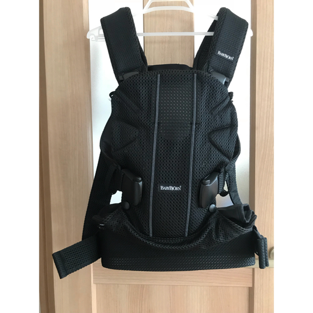 BABYBJORN(ベビービョルン)のhuwamoco様専用ベビービョルン ONE KAI AIR 2018SS  キッズ/ベビー/マタニティの外出/移動用品(抱っこひも/おんぶひも)の商品写真