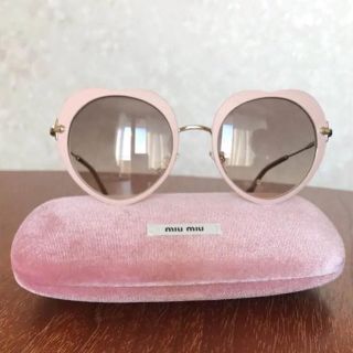 ミュウミュウ(miumiu)のお早めに！新品★ハートが可愛いサングラス(サングラス/メガネ)