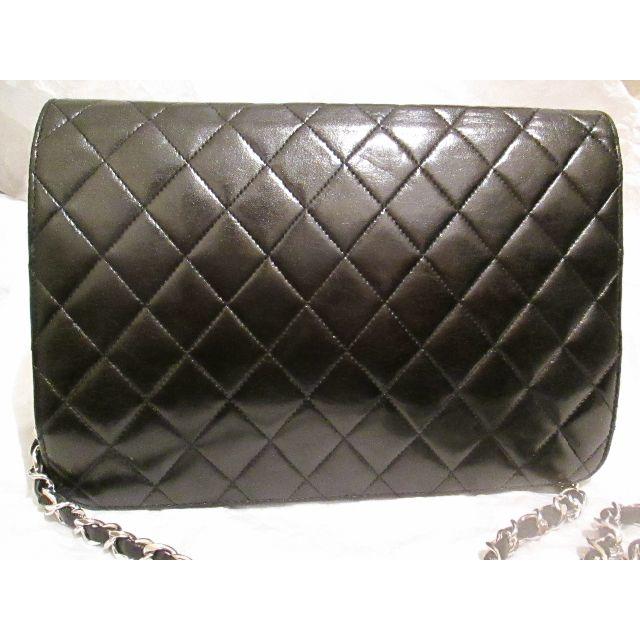 CHANEL(シャネル)の美品　CHANEL　シャネル黒ラム25ｃｍシングルフラップマトラッセシルバー金具 レディースのバッグ(メッセンジャーバッグ)の商品写真