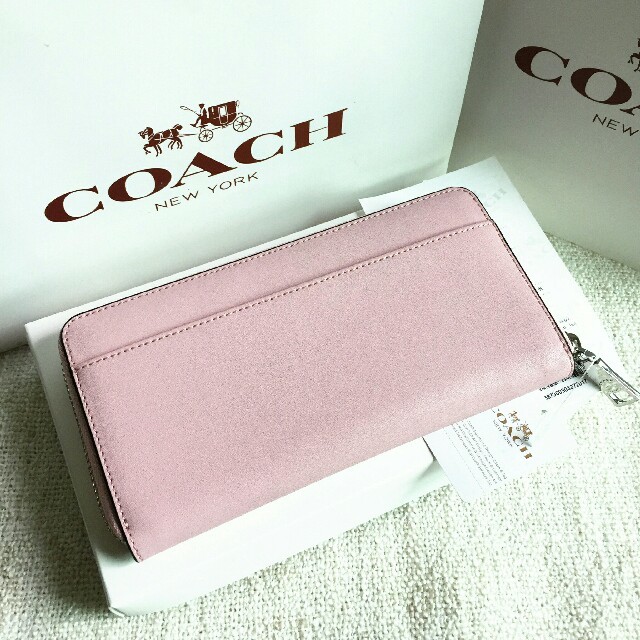 COACH COACH長財布 コーチ正規品 F53773 ピンク スヌーピー女性用財布の通販 by Yoshida217 COACH 財布 スヌーピー ピンク コーチ 長財布