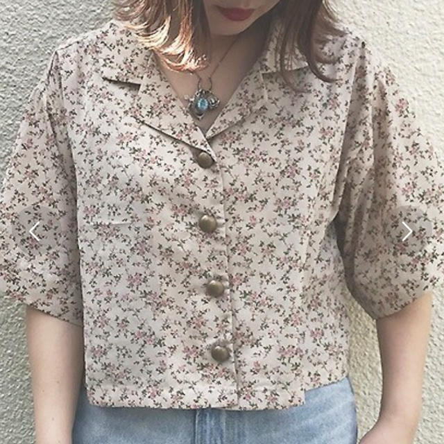 w closet(ダブルクローゼット)の花柄開襟シャツ レディースのトップス(シャツ/ブラウス(半袖/袖なし))の商品写真