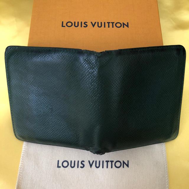 LOUIS VUITTON(ルイヴィトン)の【ルイヴィトン】二つ折り財布 グリーン  タイガ 小銭入れ付き メンズ メンズのファッション小物(折り財布)の商品写真