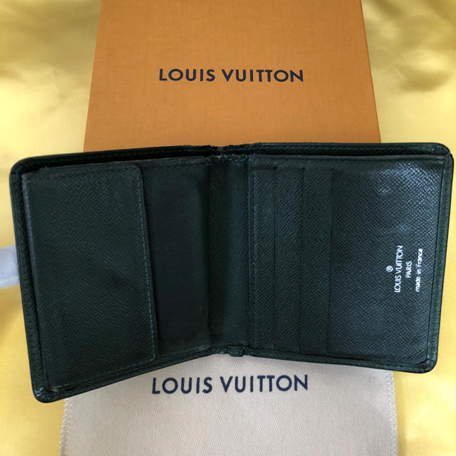 LOUIS VUITTON(ルイヴィトン)の【ルイヴィトン】二つ折り財布 グリーン  タイガ 小銭入れ付き メンズ メンズのファッション小物(折り財布)の商品写真