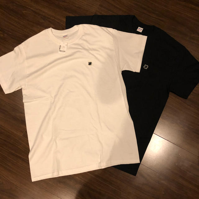 UNDEFEATED(アンディフィーテッド)のたーぼ様専用    Undefeated ワンポイントロゴTシャツ Mサイズ 黒 メンズのトップス(Tシャツ/カットソー(半袖/袖なし))の商品写真