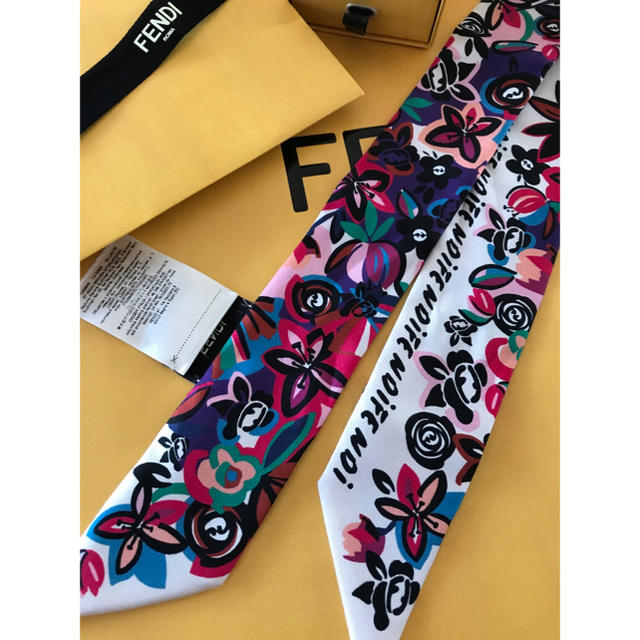 FENDI(フェンディ)のclala様ご専用💐フェンディ ラッピーお花柄😍✨ レディースのファッション小物(バンダナ/スカーフ)の商品写真