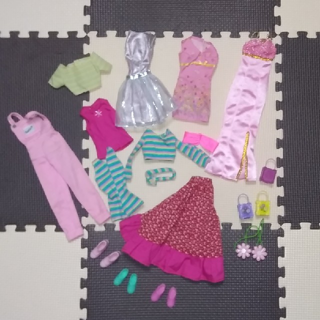 Barbie(バービー)のBarbie 人形の服 キッズ/ベビー/マタニティのおもちゃ(ぬいぐるみ/人形)の商品写真