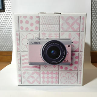 キヤノン(Canon)のEOS M100 Limited Pink 未使用未開封新品 国内正規品(ミラーレス一眼)