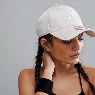 ニューエラー(NEW ERA)の【新品未使用品】NEW ERA ニューエラ  キャップ ベージュベースボール(キャップ)