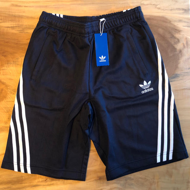 返品不可】 adidasハーフパンツ