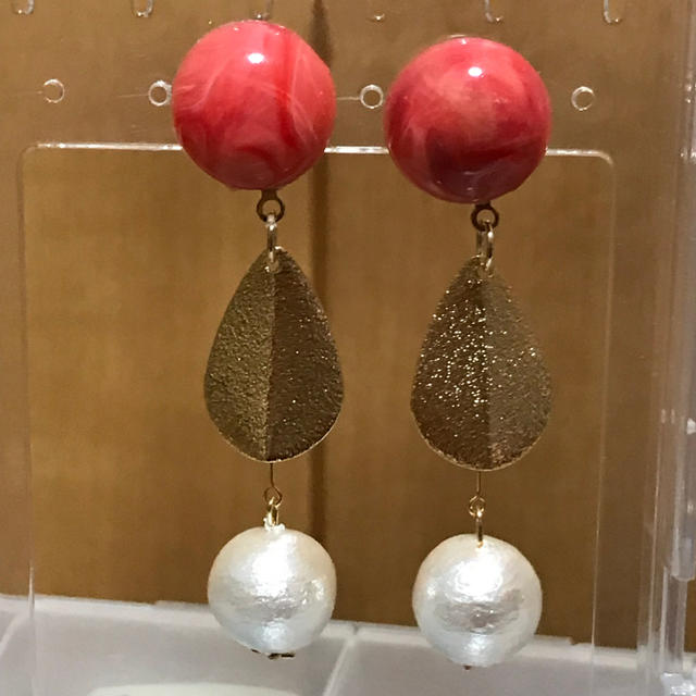 コットンパールのお出かけピアス レディースのアクセサリー(ピアス)の商品写真