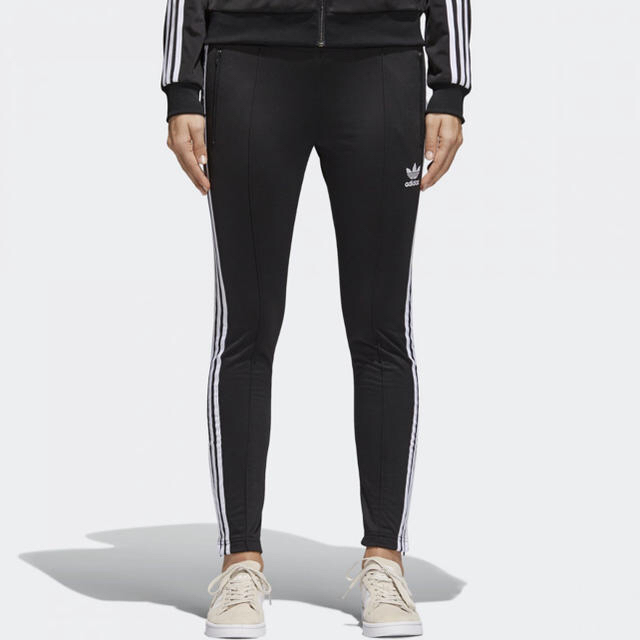 adidas(アディダス)のしくは様専用 L♡adidas レディース SST TRACK PANTS レディースのパンツ(その他)の商品写真