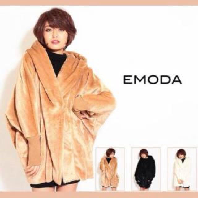 EMODA(エモダ)のエモダemoda フードボアコート レディースのジャケット/アウター(毛皮/ファーコート)の商品写真